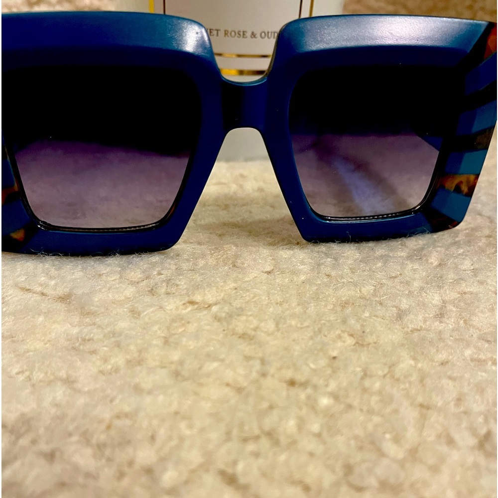 Cool blue sunglasses 😎